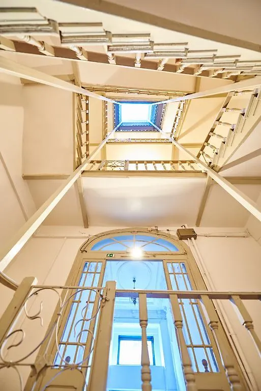 Silk Lisbon Bed & Breakfast