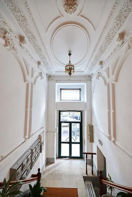 Silk Lisbon Bed & Breakfast