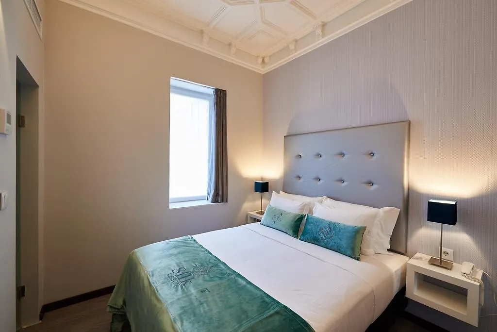 Silk Lisbon Bed & Breakfast