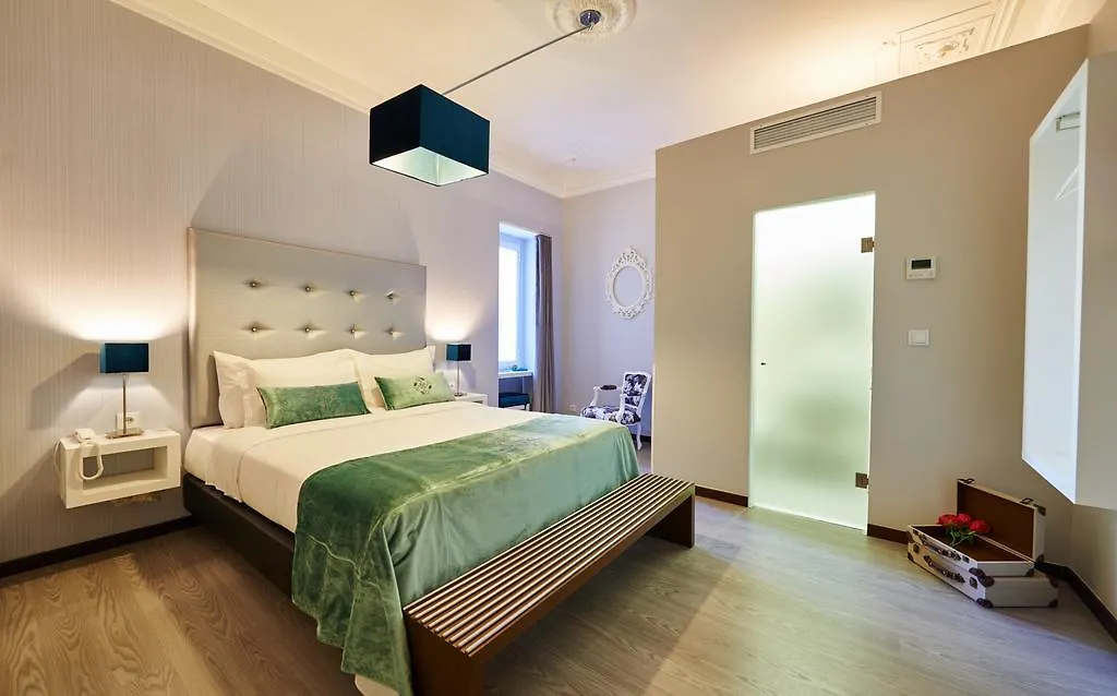 Silk Lisbon Bed & Breakfast